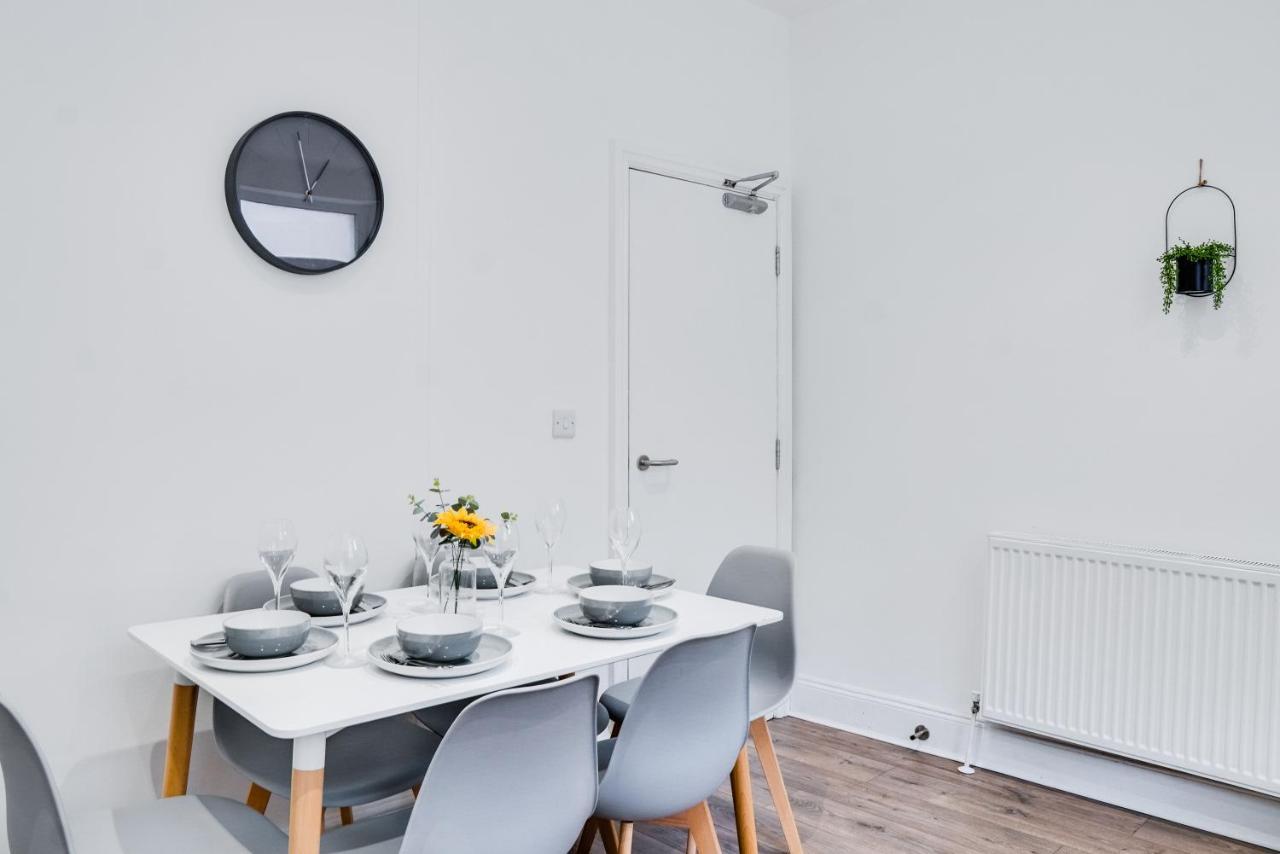 Spacious 4 Bedroom House Near Leeds Cc Beeston Hill Exterior photo